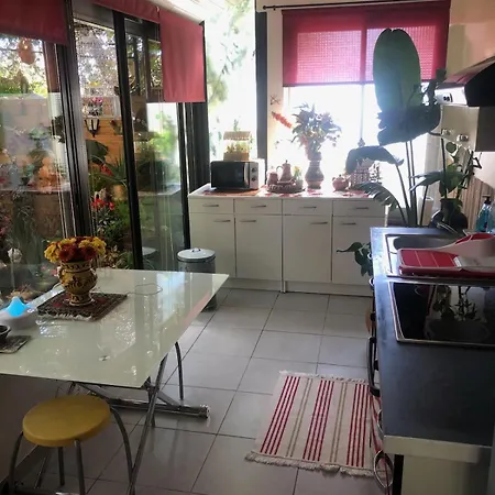 Dependance De 30m² Dans Maison Avec Entree Privee *